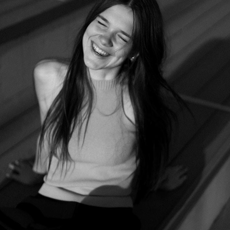 Portrait of Ananya meditation instructor